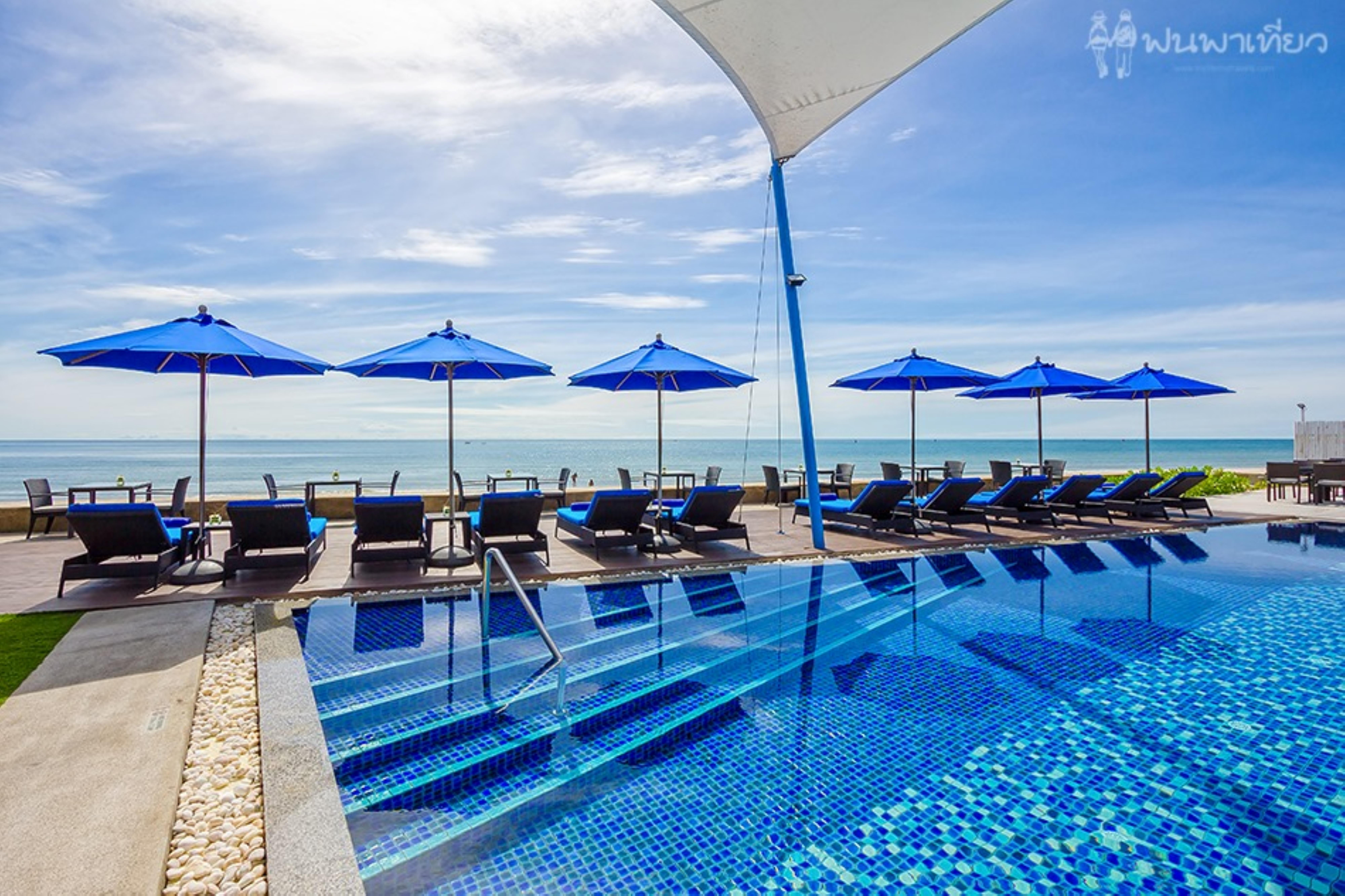 Amari Hua Hin - SHA Extra Plus Exterior foto The swimming pool at the hotel