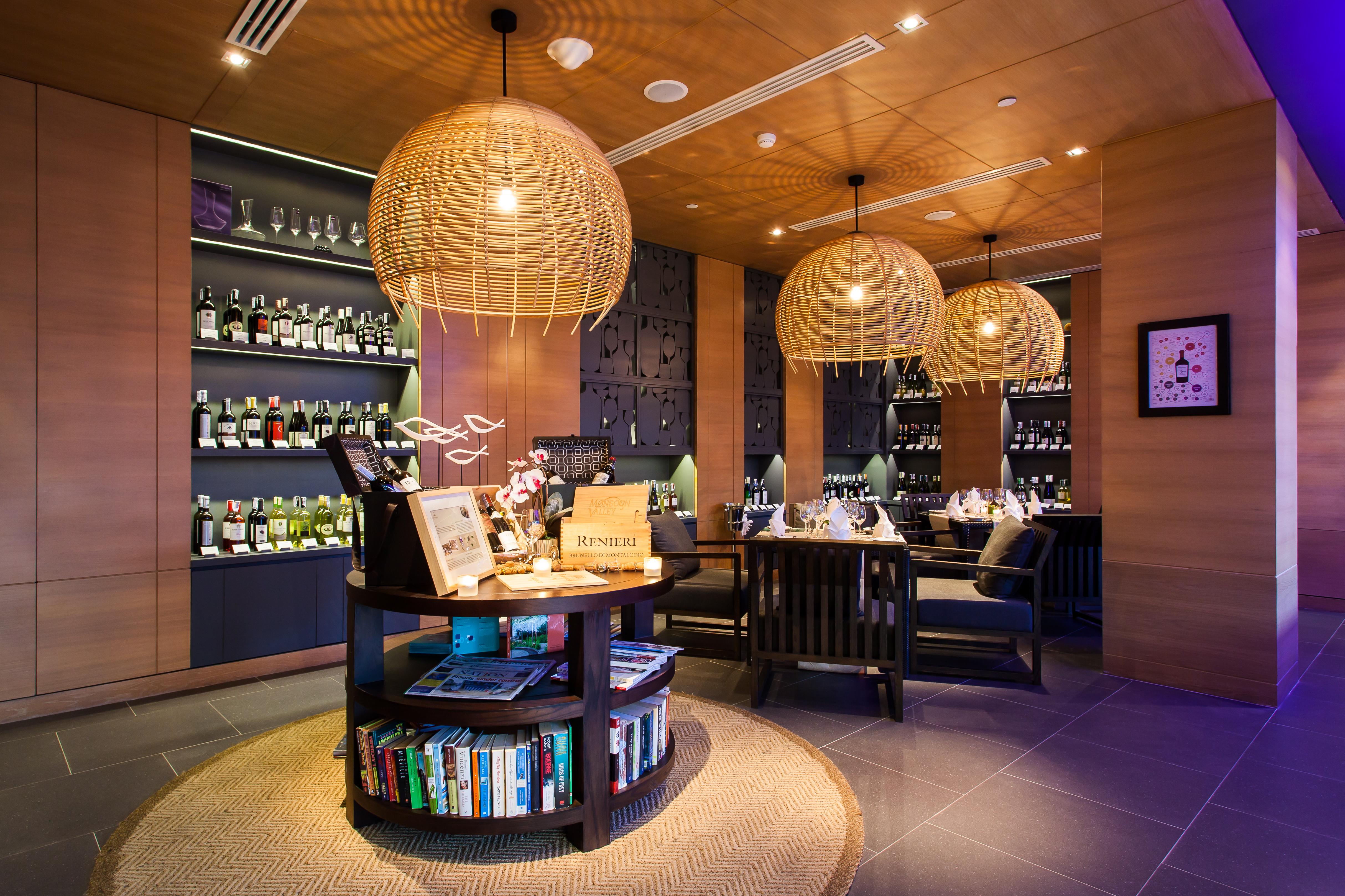 Amari Hua Hin - SHA Extra Plus Exterior foto The Library at The Library Bar