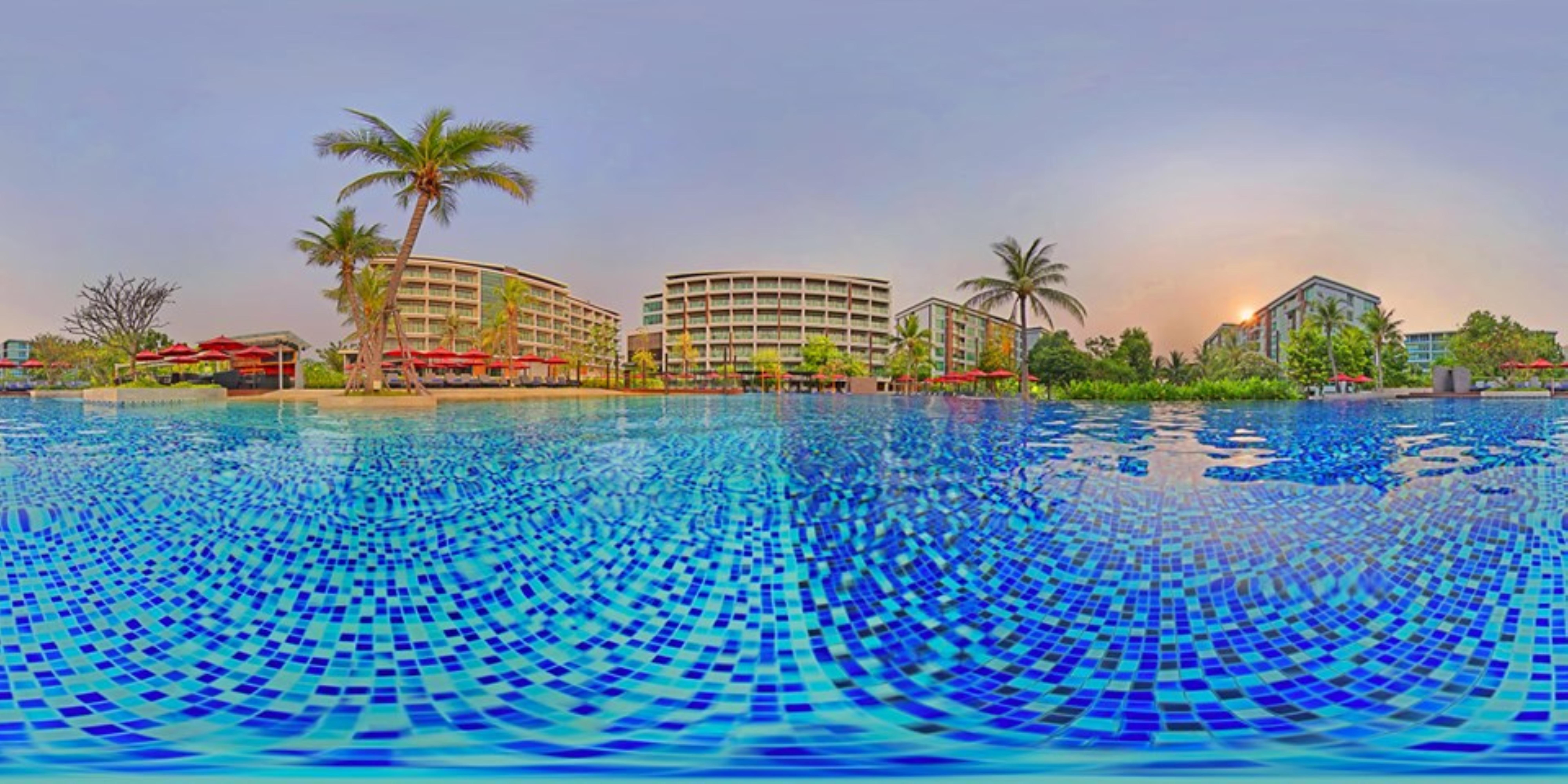 Amari Hua Hin - SHA Extra Plus Exterior foto The pool at the Royal Paradise Hotel & Spa