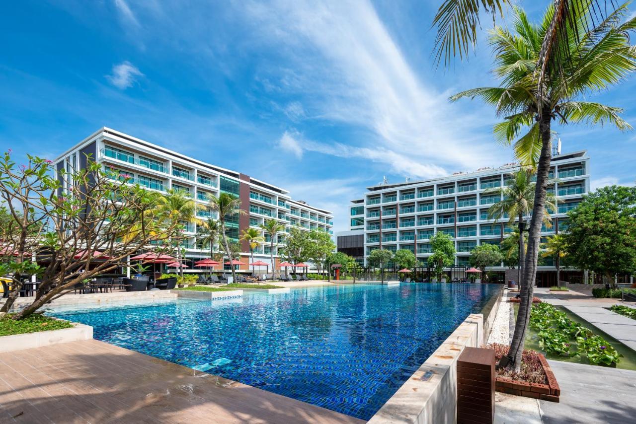 Amari Hua Hin - SHA Extra Plus Exterior foto The swimming pool at the resort