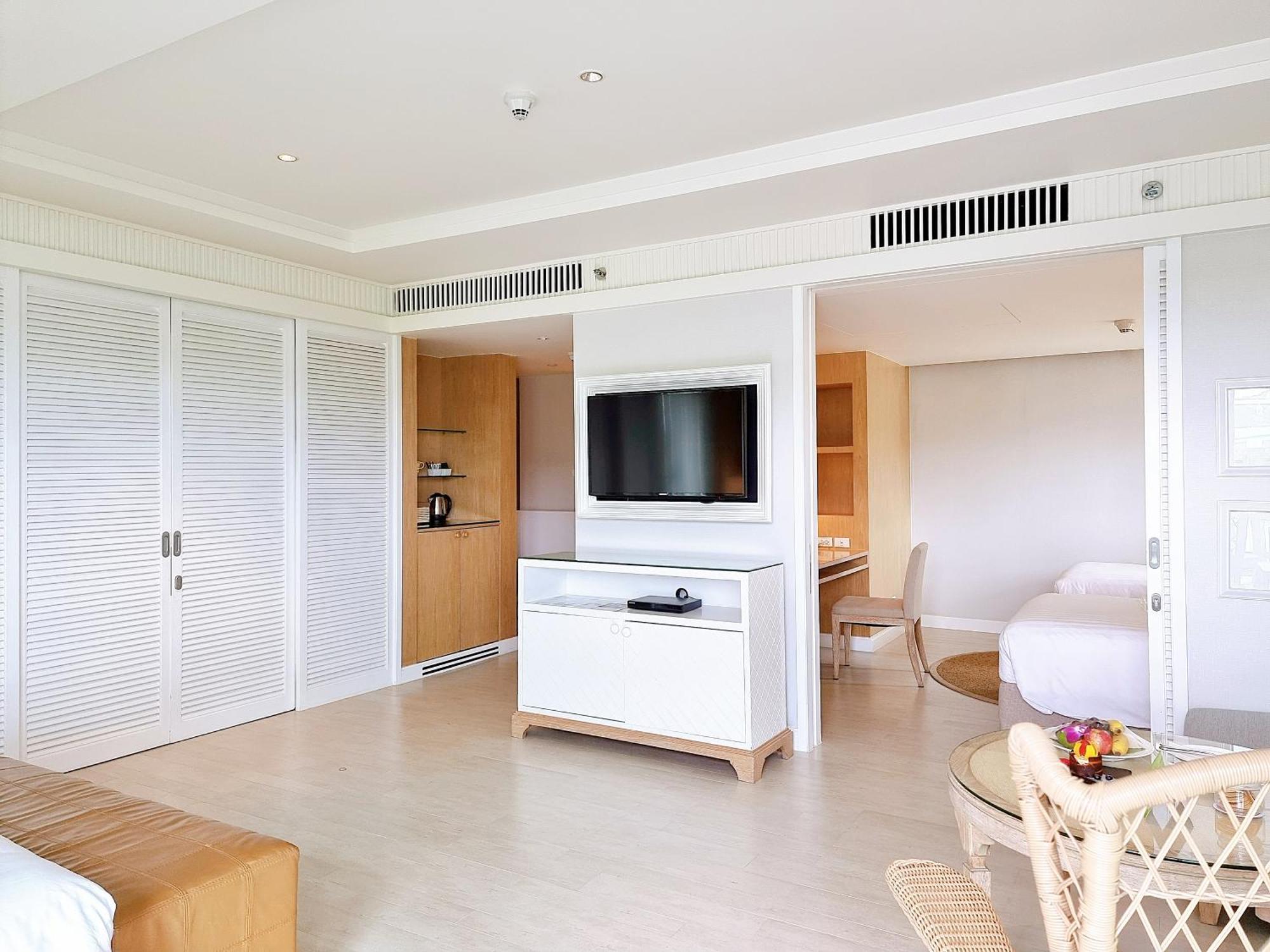Amari Hua Hin - SHA Extra Plus Exterior foto A suite at the Atlantis Paradise Island