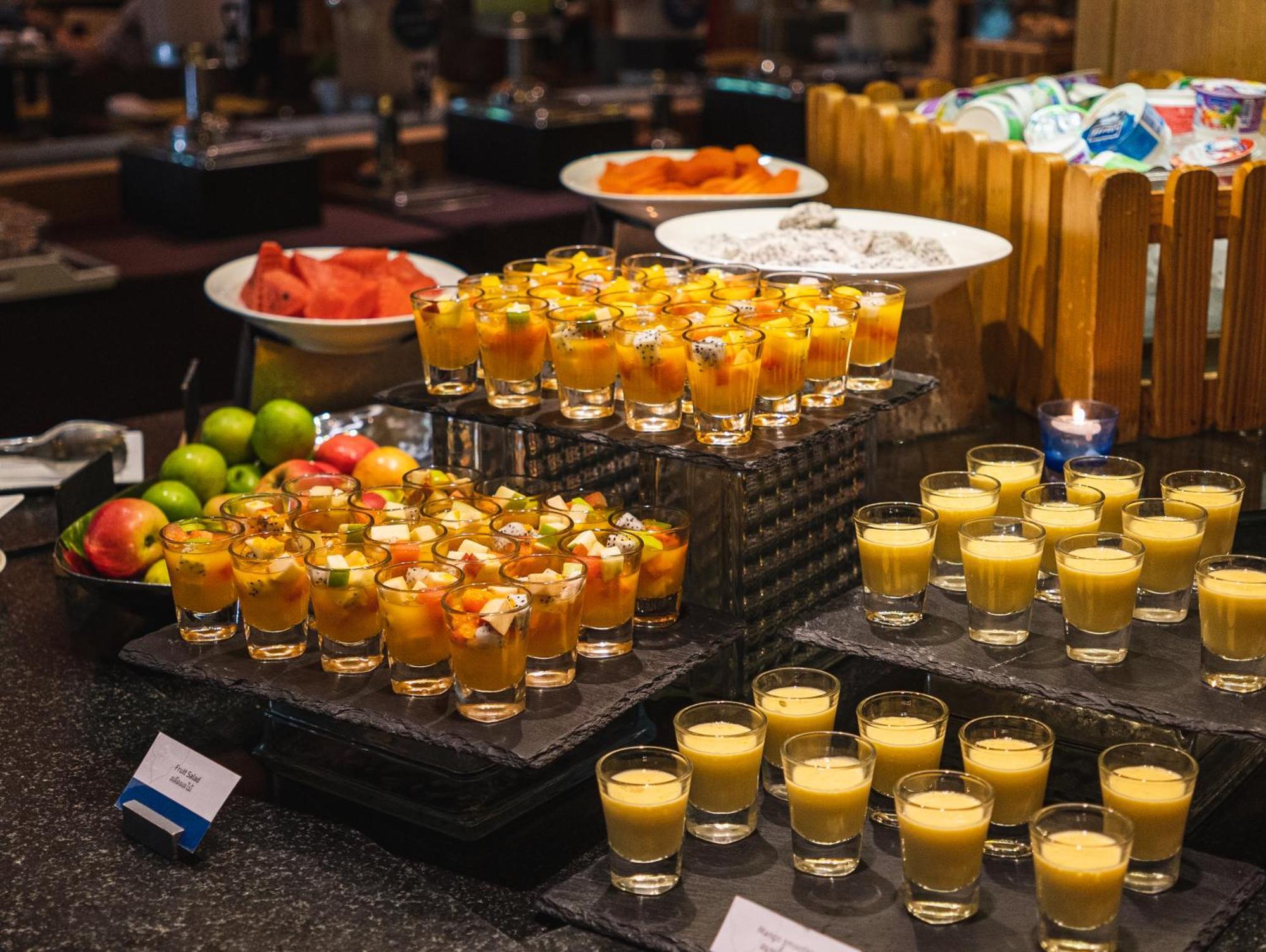 Amari Hua Hin - SHA Extra Plus Exterior foto A selection of fruit drinks